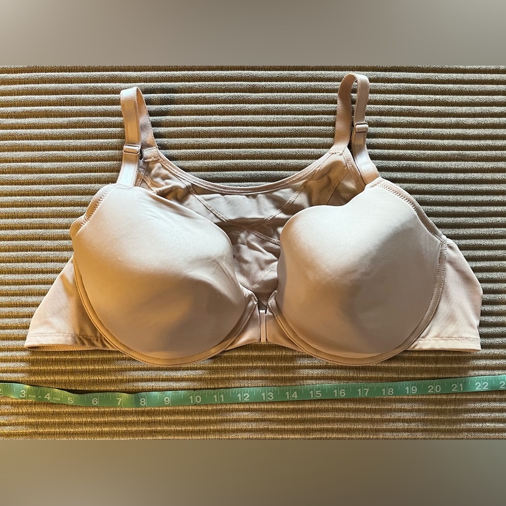 Torrid front close t shirt bra